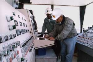 wrq_nate_arturo_plantop.jpg (300x200 -- 10146 bytes)